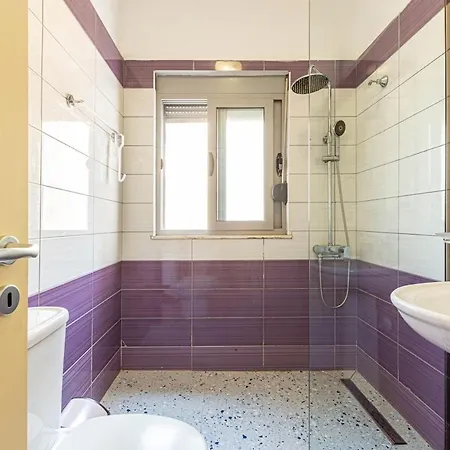 Downtown - Cozy, Kitchen & Easy Access * Himara