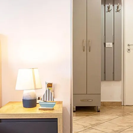Downtown - Cozy, Kitchen & Easy Access Himarë