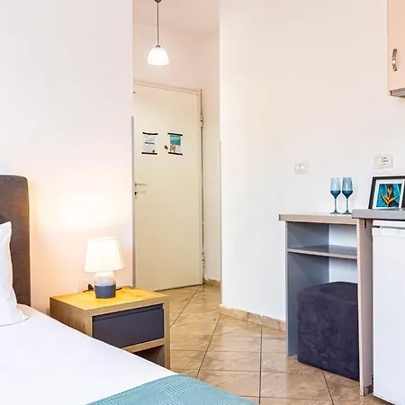 Downtown - Cozy, Kitchen & Easy Access Himarë